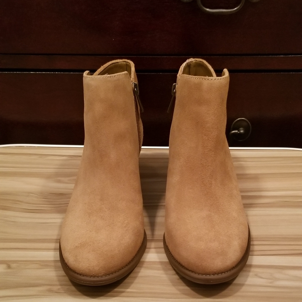Brand New Jessica Simpson Leather Booties in Dark Tan Size 7